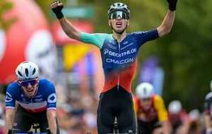 Aubin Sparfel remporte le GP de Wallonie après un énorme sprint à la Citadelle de Namur