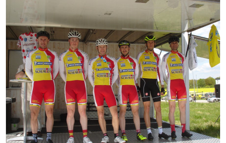 Une équipe sur le Tour de la Saone Vingeanne