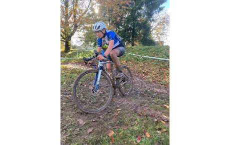 Ilana JACQUET signe au Cycle Golbéen