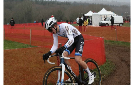 Aubin SPARFEL au pied du podium à Camors
