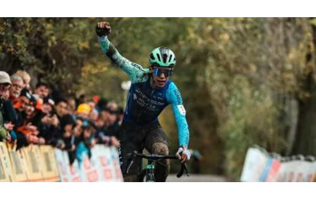 Koppenbergcross 2025 : Aubin Sparfel remporte la course espoirs